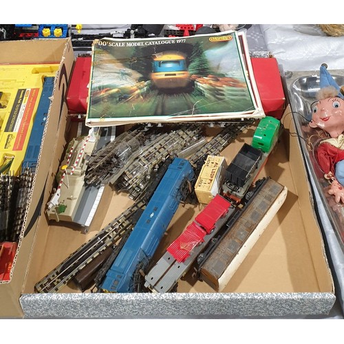 510 - Two boxes of OO gauge and Dublo railway. UK shipping £14.