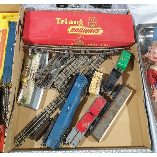 510 - Two boxes of OO gauge and Dublo railway. UK shipping £14.