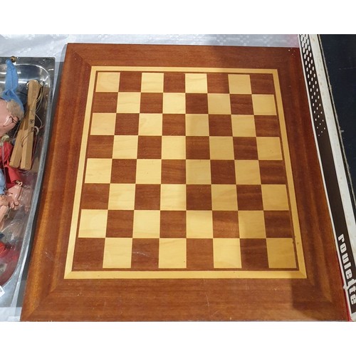 512 - A mahogany chess board, 17.75