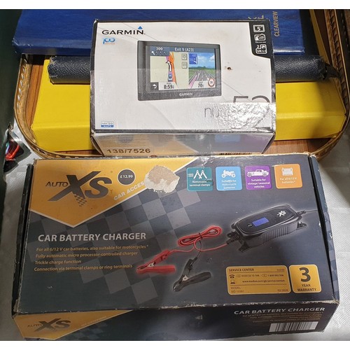 517 - A Gamin SATNAV and a car battery charger. UK shipping £14.