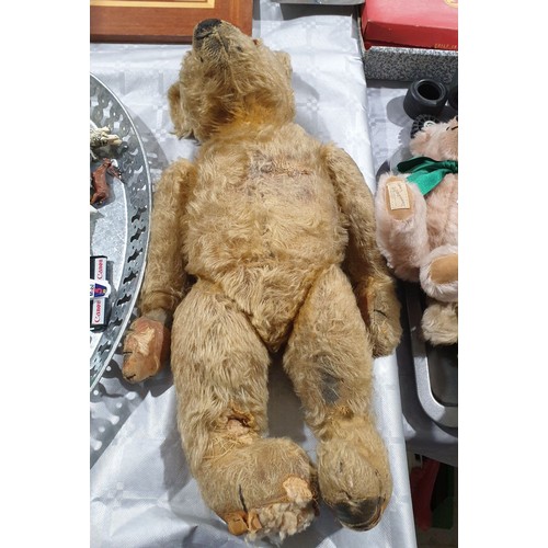 526 - A vintage articulated straw filled teddy bear with growler, A/F, length 19.5