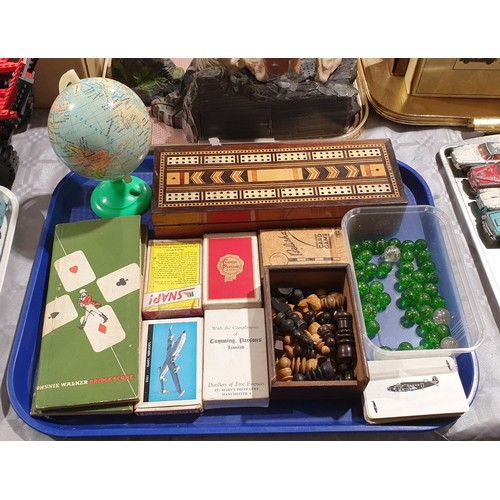 530 - A selection of vintage card games and a vintage inlaid cribbage game. UK shipping £14.