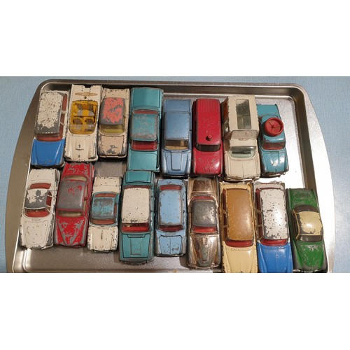 531 - A selection of Dinky and Corgi toy vehicles. UK shipping £14.