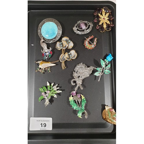 19 - Vintage and later brooches including silver. UK shipping £14.
