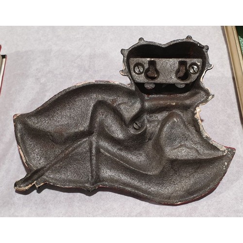 40 - A cast iron Betty Boop wall plaque, width 7.5