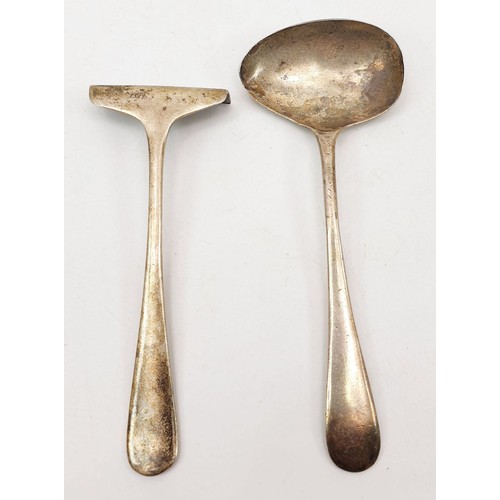 150 - A hallmarked silver pusher and spoon set, Sheffield 1938 and 1939, 30g. UK shipping £14.