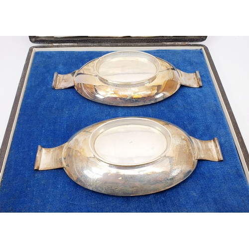 225 - A cased pair of hallmarked silver oval dishes, length 7