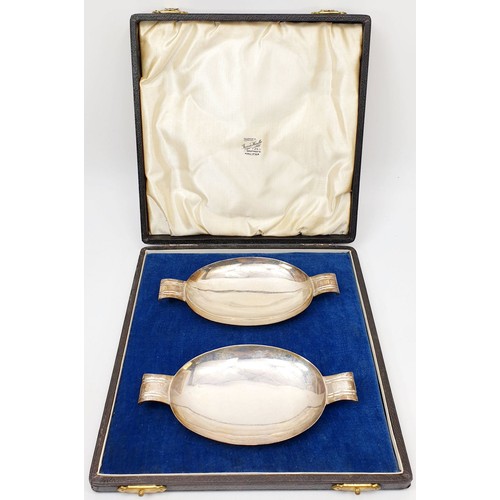 225 - A cased pair of hallmarked silver oval dishes, length 7
