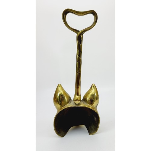 33 - A vintage brass fox mask door stop. UK shipping £14.