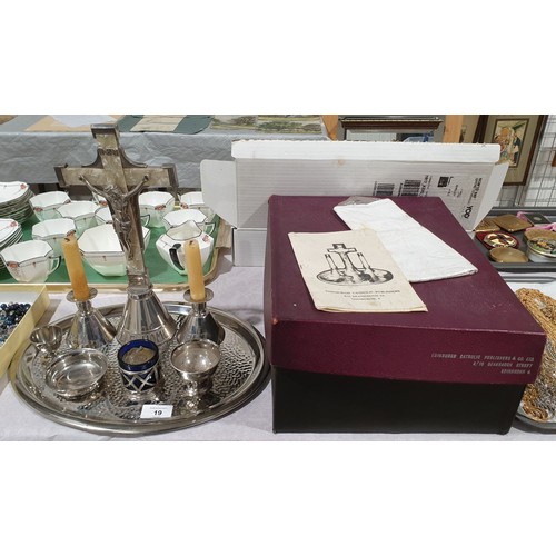 19 - A vintage boxed Edinburgh Catholic Publishers communion set. UK shipping £14.