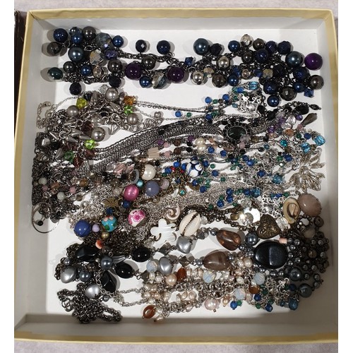 20 - A selection of costume jewellery necklaces. UK shipping £14.