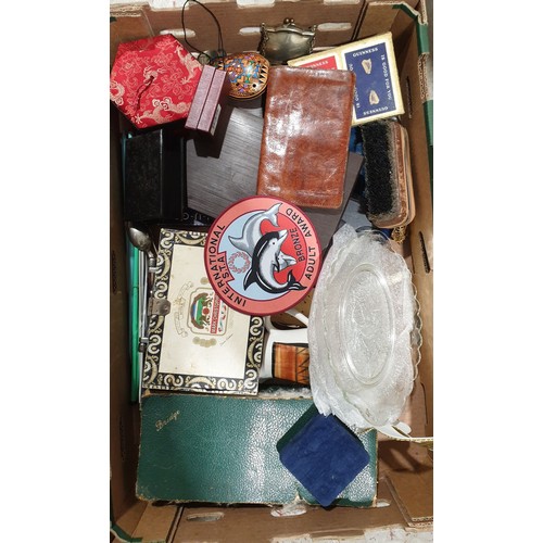 31 - A box of bric-a-brac. No shipping. Arrange collection or your own packer and shipper, please.