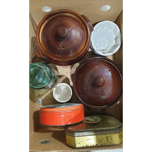 70 - A box including a ceramic jelly mould. No shipping. Arrange collection or your own packer and shippe... 