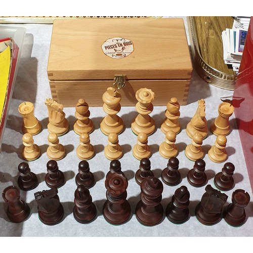 317 - A Lardy International set of carved boxwood weighted Staunton chess men. UK shipping £14.