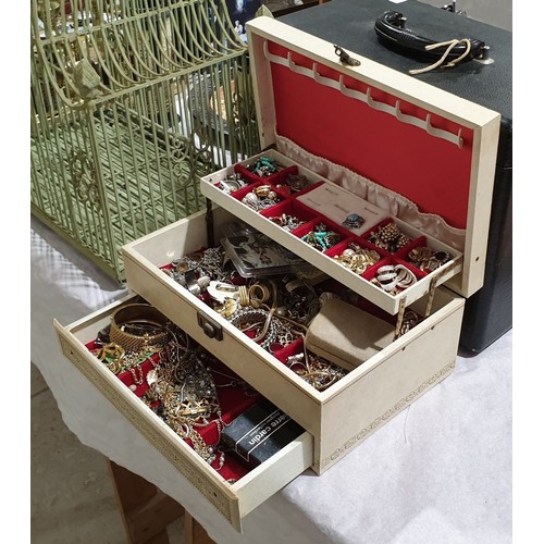 7 - A vintage Mele jewellery box and contents. UK shipping £14.