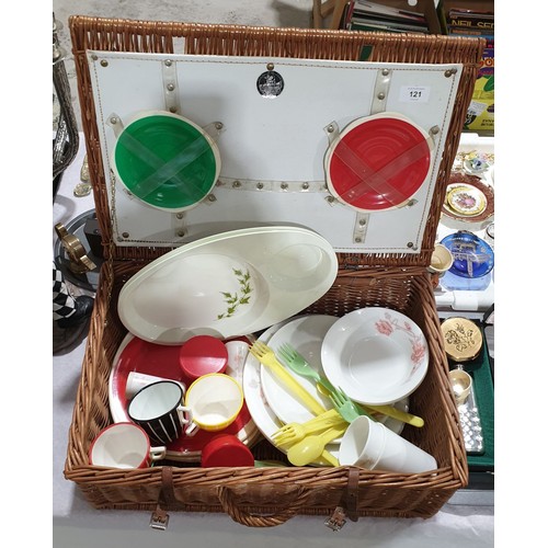 121 - A vintage wicker picnic hamper with retro plastic and melamine picnic ware. No shipping. Arrange col... 