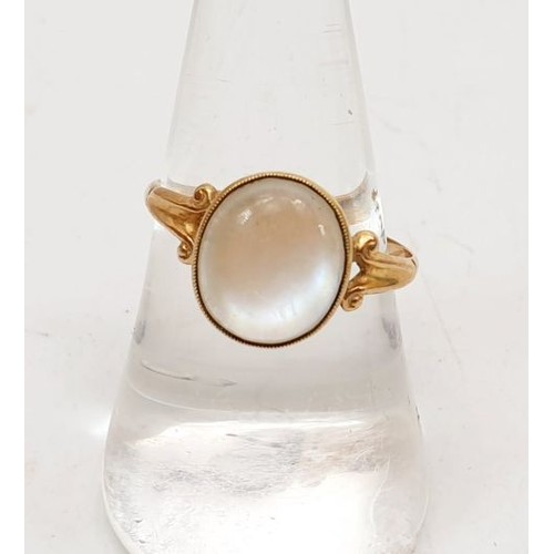 387 - An antique 9ct gold ring set with a moonstone, Chester 1914, size Q, gross weight 2.2g. UK shipping ... 