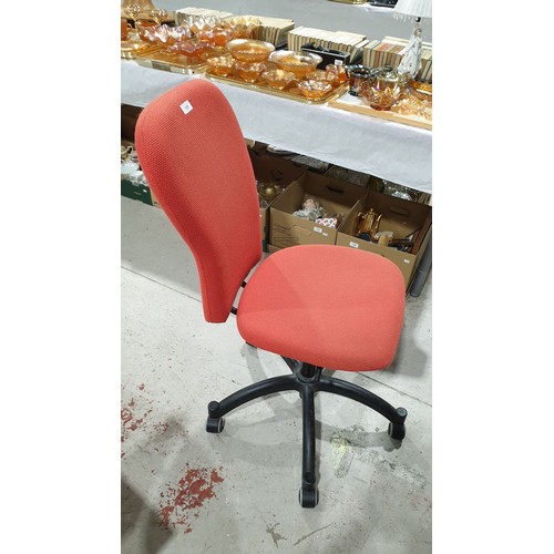 135 - An office chair. No shipping. Arrange collection or your own packer and shipper, please.