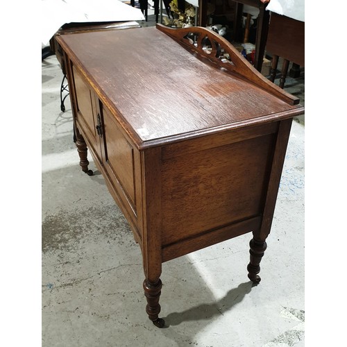 146 - An early 20th century sideboard, width 42.5