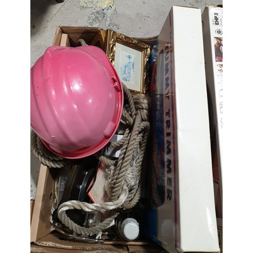 228 - A box including a heating pad. No shipping. Arrange collection or your own packer and shipper, pleas... 