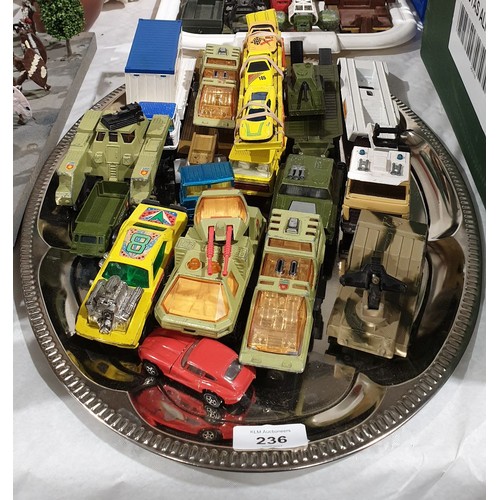 236 - A tray of Matchbox toy vehicles. UK shipping £14.