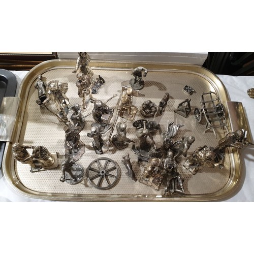 417 - A selection of pewter figures. UK shipping £14.