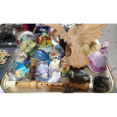 424 - A tray of snow globes and ornaments. No shipping. Arrange collection or your own packer and shipper,... 