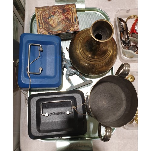 441 - A selection of metal ware. UK shipping £14.