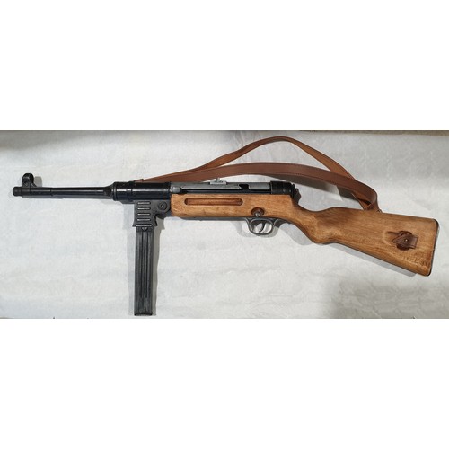 425 - An inert replica WWII German MP41 machine pistol length 34