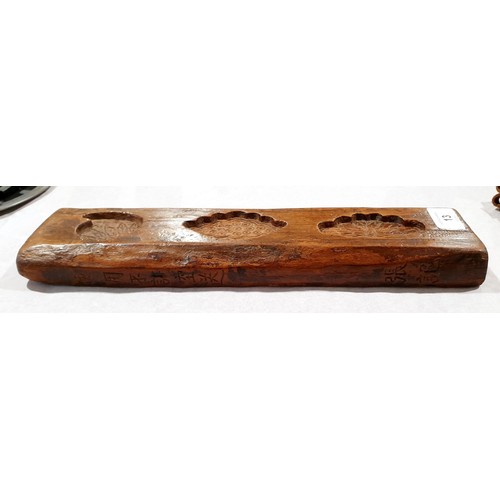 13 - An antique wooden Japanese food mould, length 13.25