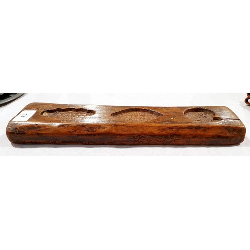 13 - An antique wooden Japanese food mould, length 13.25