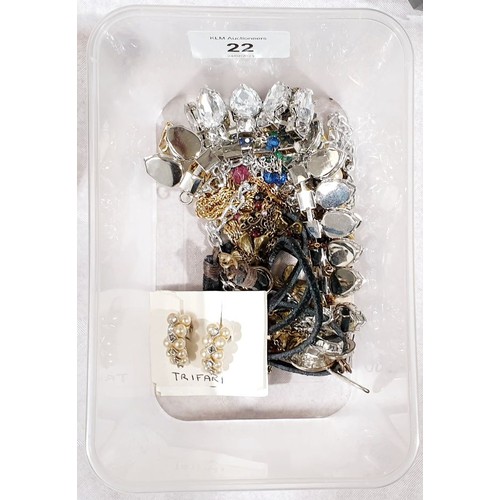 22 - Costume jewellery. UK shipping £14.