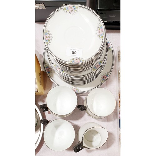 69 - A Chodau Czechoslovakian part tea service. No shipping. Arrange collection or your own packer and sh... 