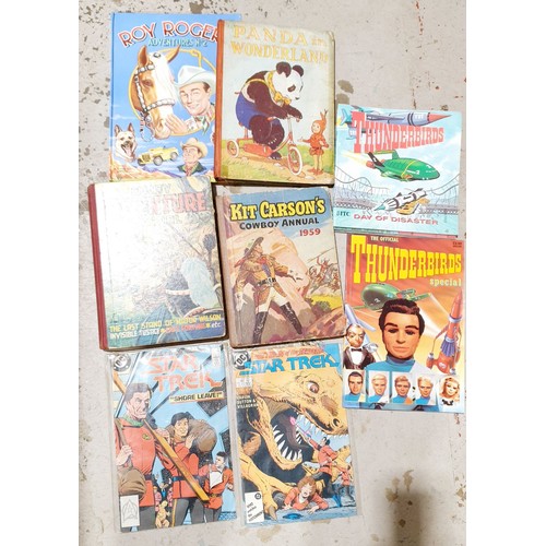 117 - A 1957 Beano Book and a selection of vintage Dandy and Beano annuals and other annuals. UK shipping ... 