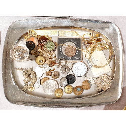 26 - A tray of collectables. UK shipping £14.