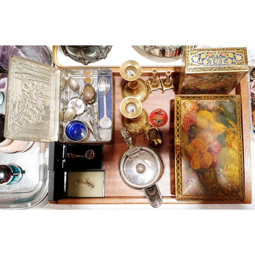 60 - A selection of metal ware and assorted. UK shipping £14.