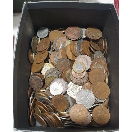 498 - A selection British and foreign coinage. UK shipping £14.