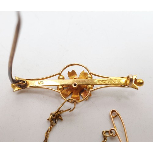 426 - A Chester hallmarked 15ct gold flower bar brooch set with a pearl, weight 3g. UK shipping £14.