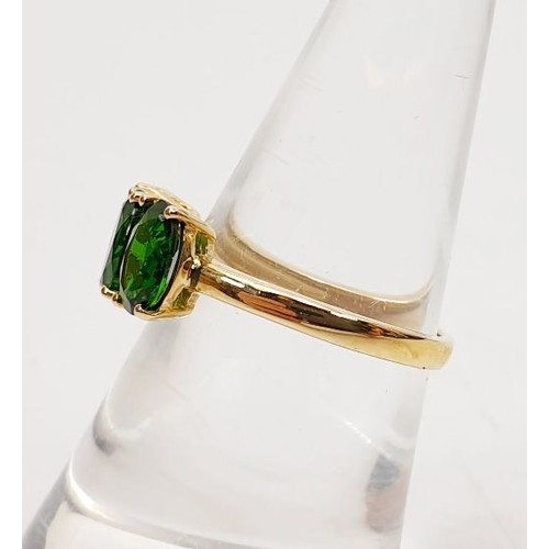 6 - A 9ct gold ring set with diopside, size N/O, gross weight 2.5g. UK shipping £14.