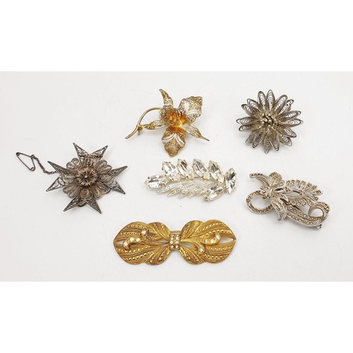 36 - Six vintage and later brooches including silver. UK shipping £14.