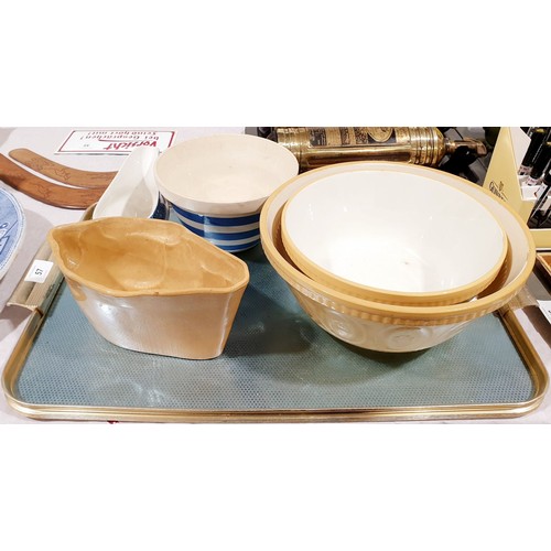 57 - A selection of kitchenware including a rabbit food mould. No shipping. Arrange collection or your ow... 