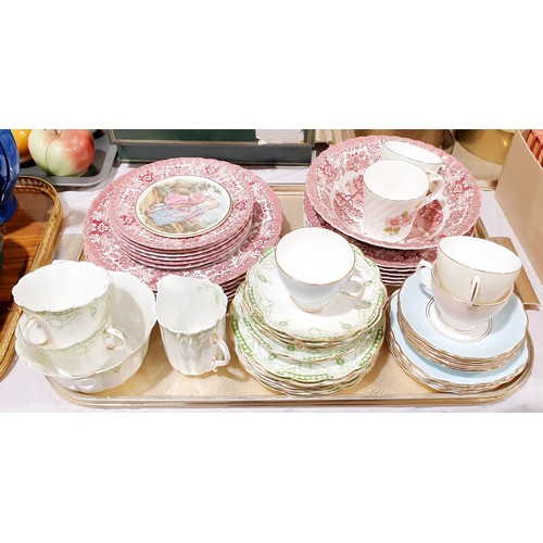 62 - A selection of ceramics including 