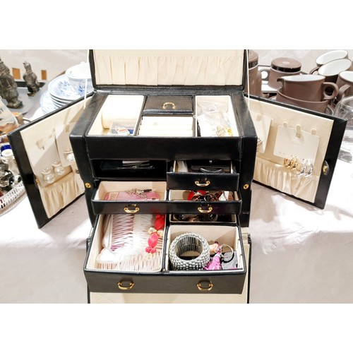 96 - A jewellery box and contents. UK shipping £14.