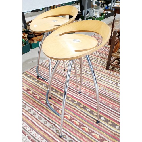 199 - A pair of Lyra stools, height 30.5