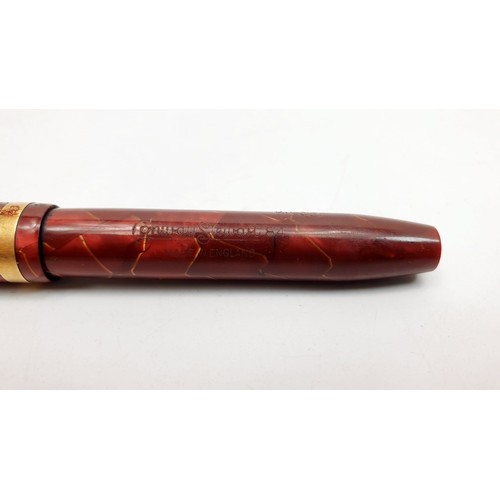 463 - A vintage Conway Stewart 84 fountain pen with a 14ct gold nib. UK shipping £14.