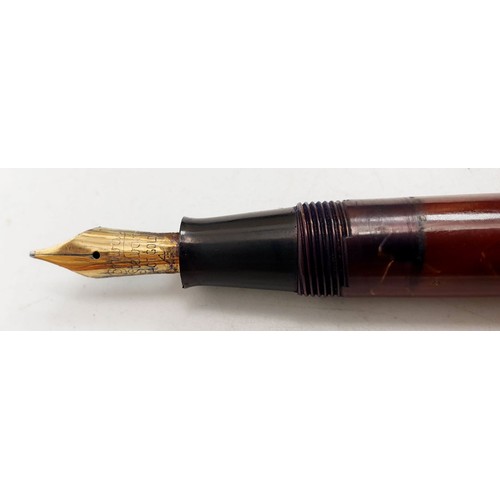 463 - A vintage Conway Stewart 84 fountain pen with a 14ct gold nib. UK shipping £14.