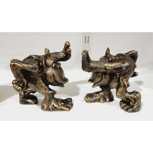 364 - A pair of cast iron gorilla bookends, height 6