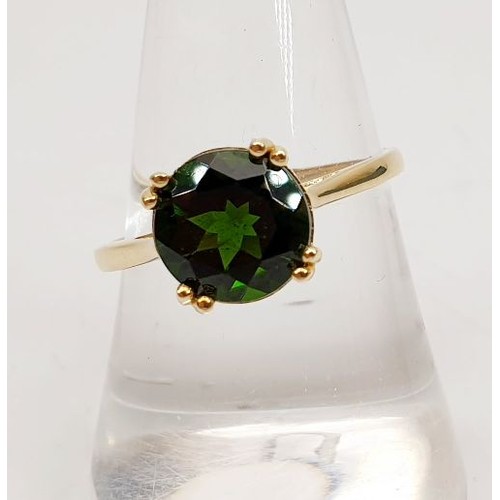 45 - A 9ct gold ring set with diopside, gross weight 2.1g, size Q. UK shipping £14.