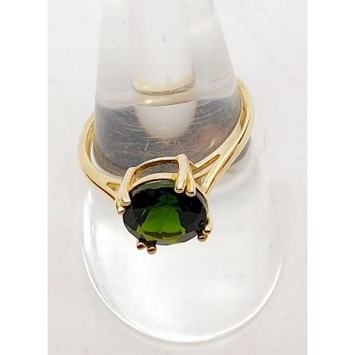 45 - A 9ct gold ring set with diopside, gross weight 2.1g, size Q. UK shipping £14.