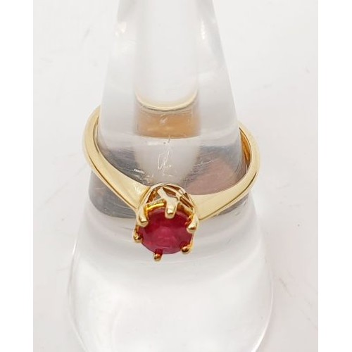 55 - A 9ct gold ring set with a majestic ruby, gross weight 2.2g, size N/O. UK shipping £14.